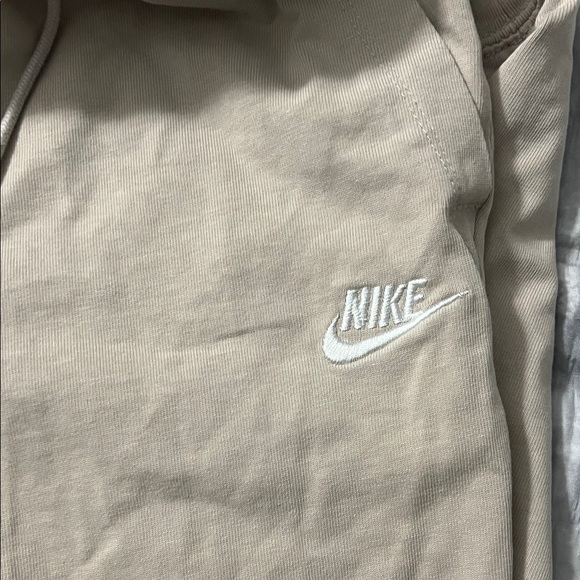 Nike Beige Jogger Pants - Picture 4 of 5